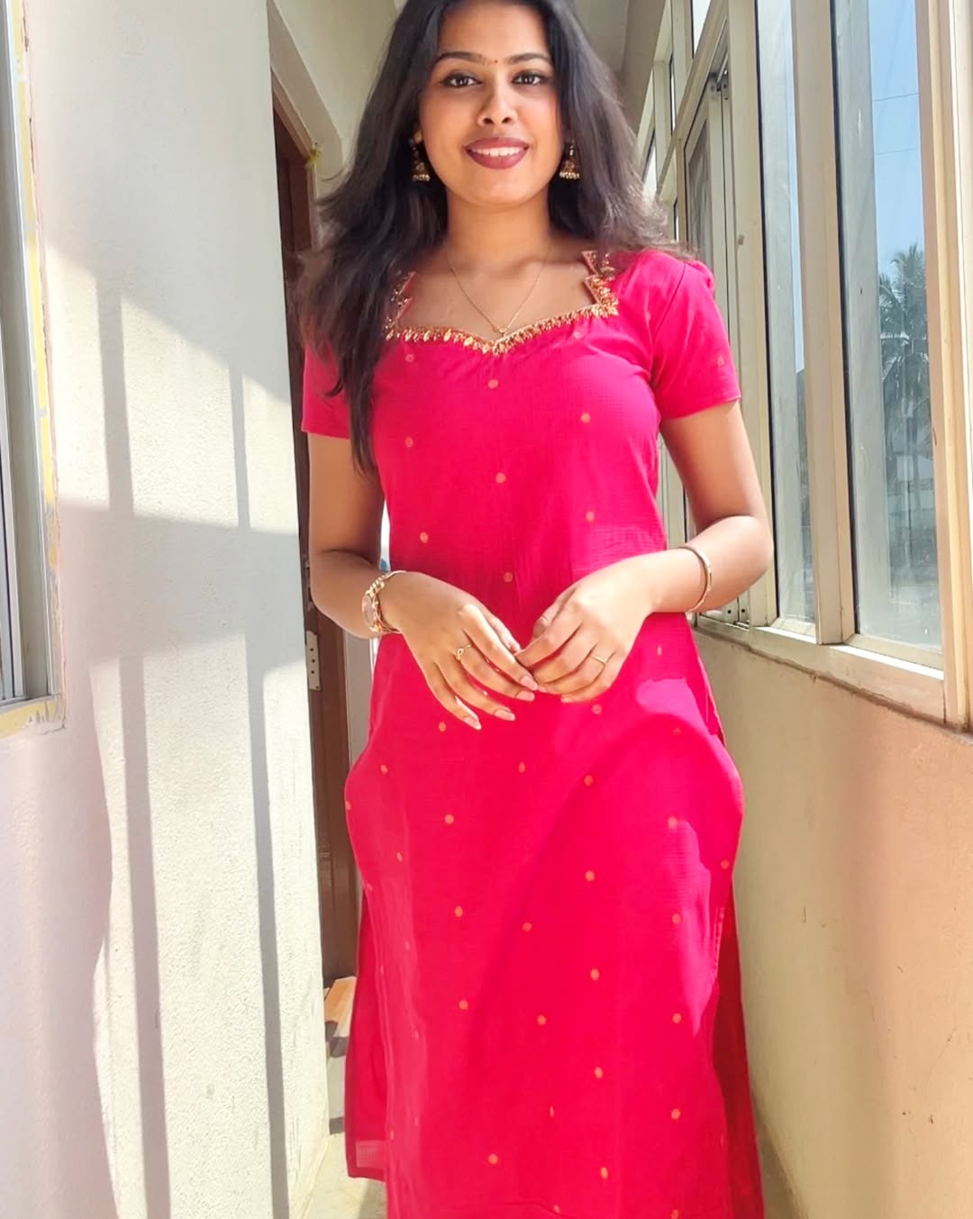 Gulabi pink with Broad neck and handembroidery