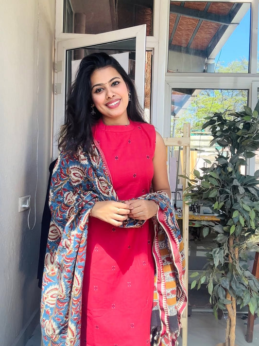 Sara sleeveless red with collar neck and duppata